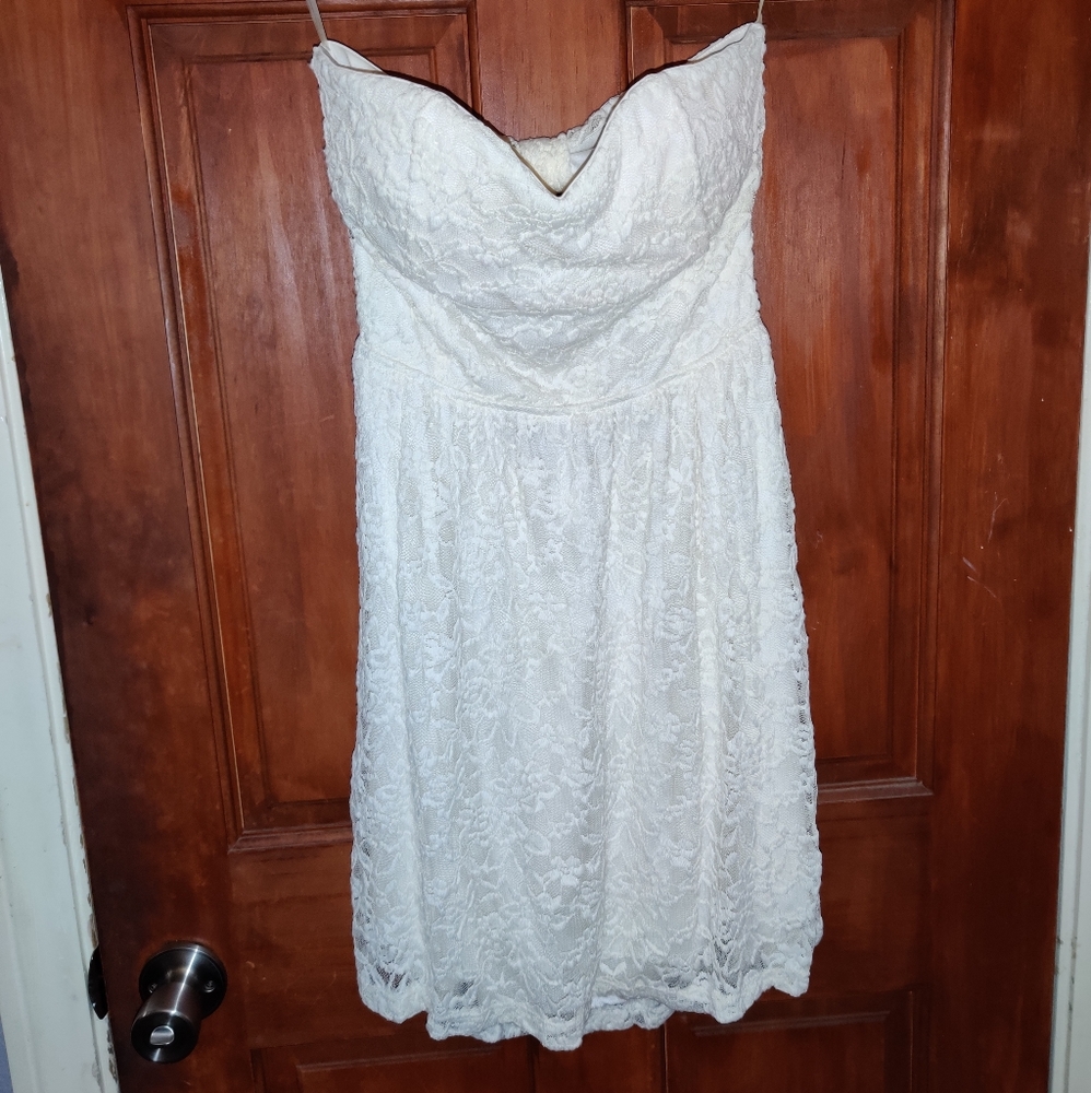 White lace strapless dress